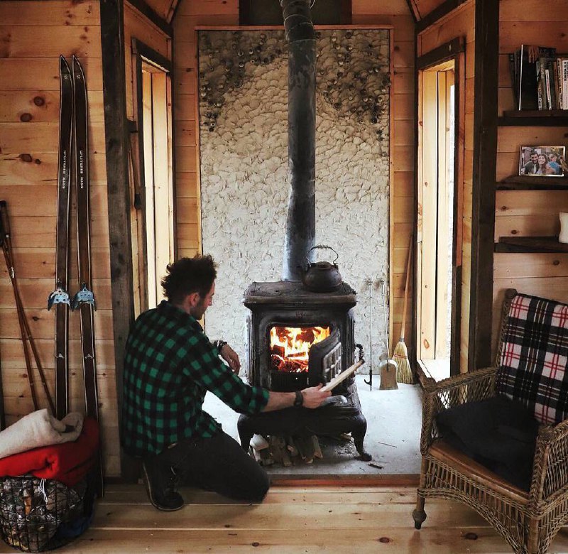 Я знаком с людьми, которые умудрялись чувствовать себя счастливыми, не имея ничего из того, что...
