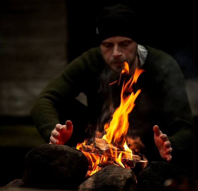 Костёр – ночное солнце человечества. Укрощенный огонь — первый шаг человека к цивилизации.
