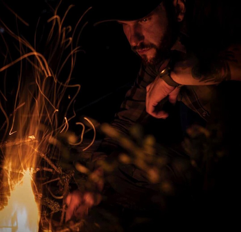 Почему огонь полон для нас такой неизъяснимой прелести? Что влечёт к нему и старого и малого?...