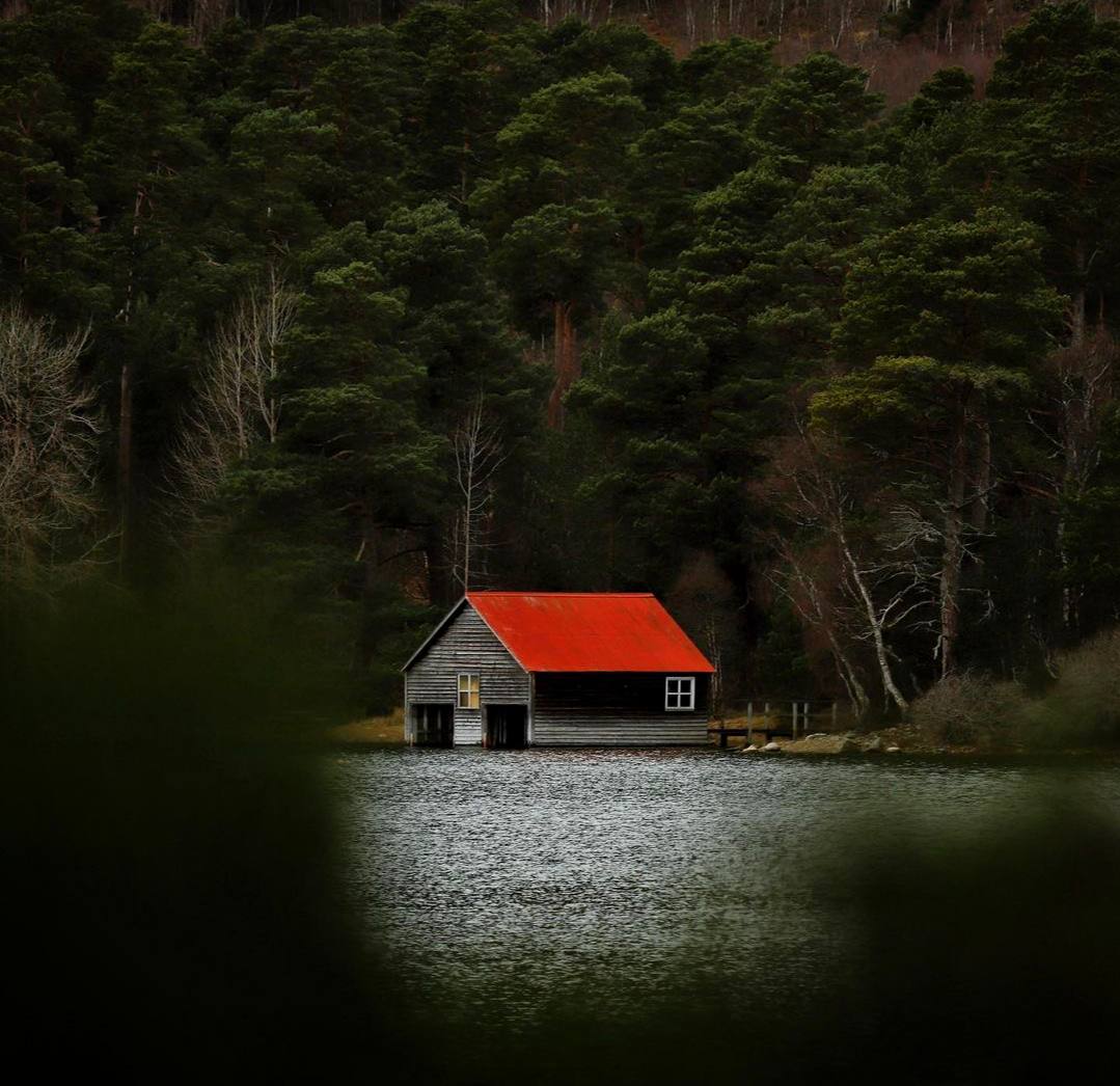 Есть такое поверье: для каждого человека на земном шаре имеется место, которое этому человеку...