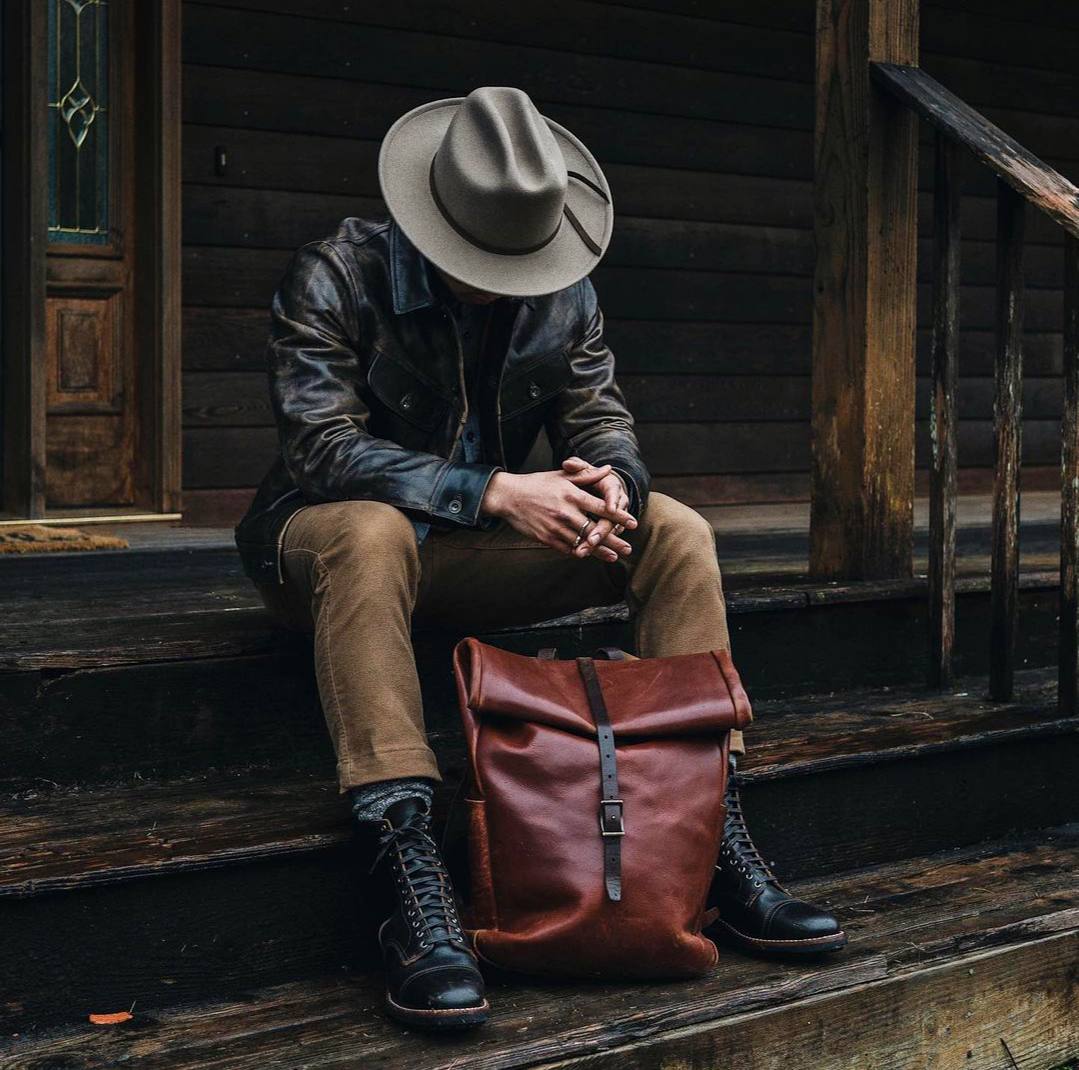 Привычка не показывать своих чувств въелась настолько, что стала инстинктом.