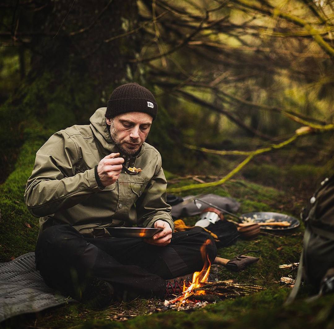 Ужасно я люблю пить и есть в лесу, на воздухе, на солнце... Чувствуешь себя бродягой свободной...