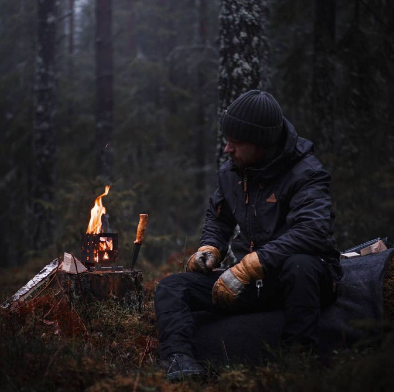 И лучше всего было — тишь, безлюдье; абсолютное одиночество