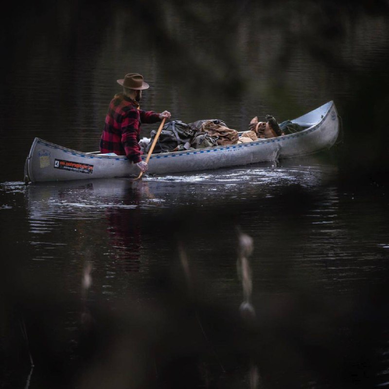 Всё мёртвое плывёт по течению, против течения может плыть только живое.