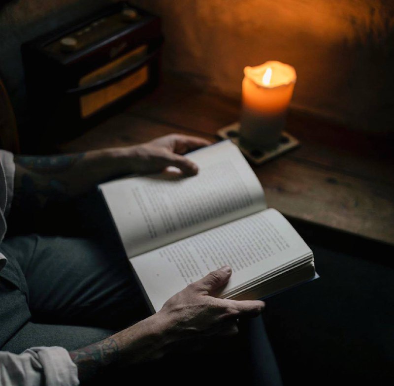 Любите книгу — источник знания, только знание спасительно, только оно может сделать вас духовно...