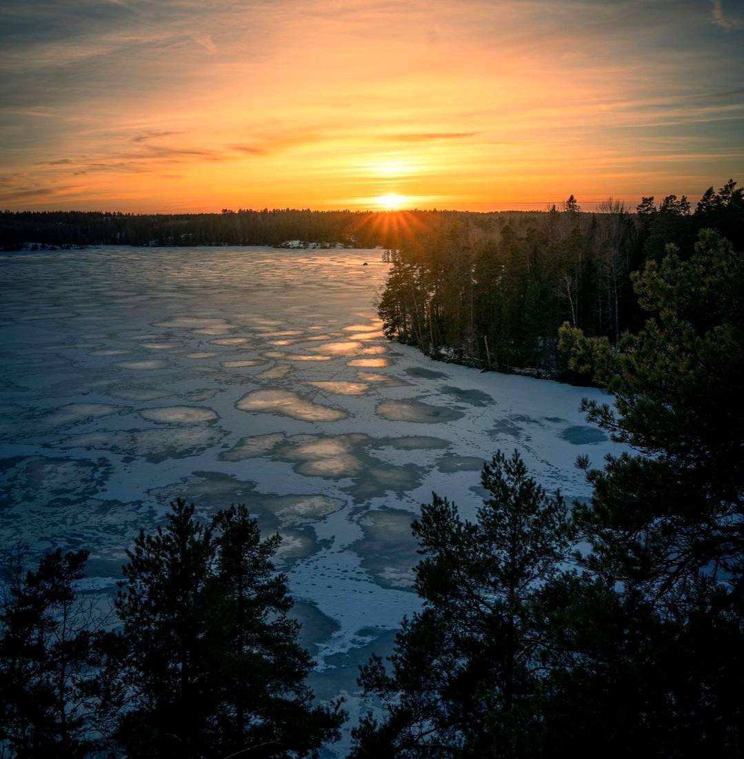 Пейзаж, который видит перед собой человек, обычно является отражением мира, который скрывается в...