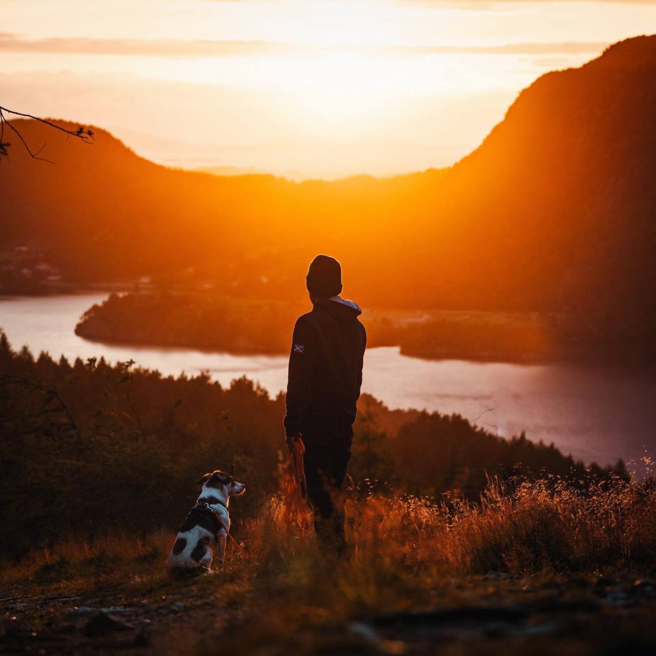 Вы живёте вместе с землёй и небом, вы одно целое с ними, одно целое с этой ширью и незыблемостью...