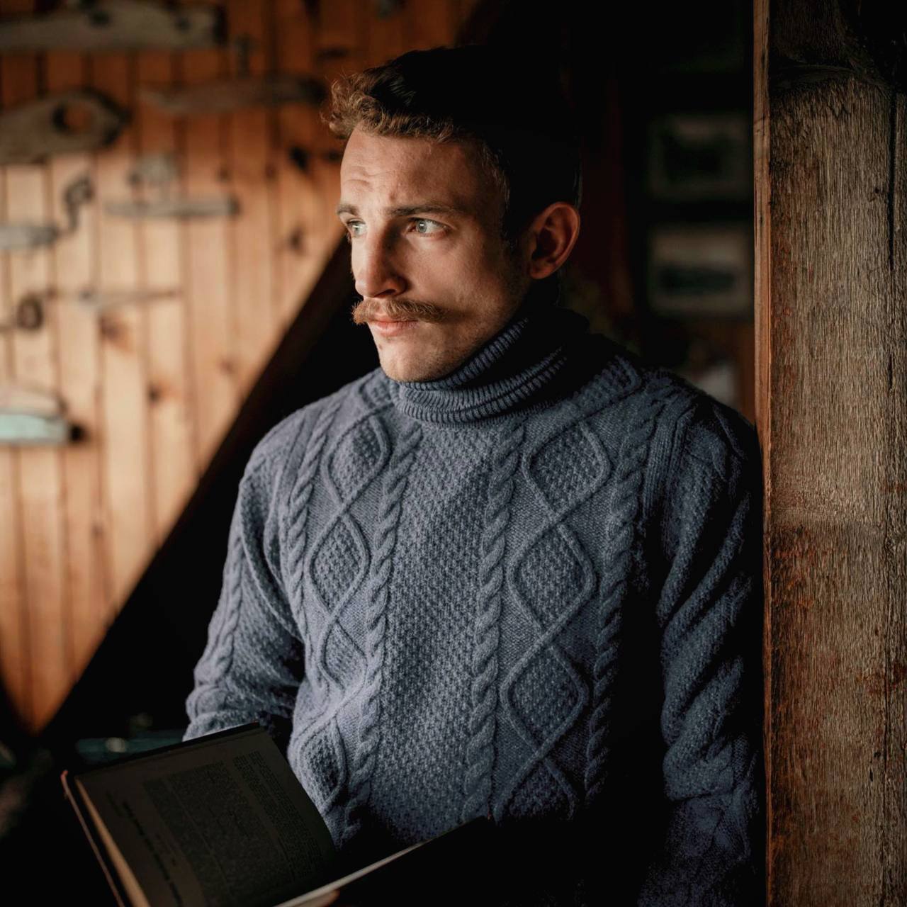 Обыкновенный человек ждет хорошего или дурного извне, а мыслящий — от самого себя.