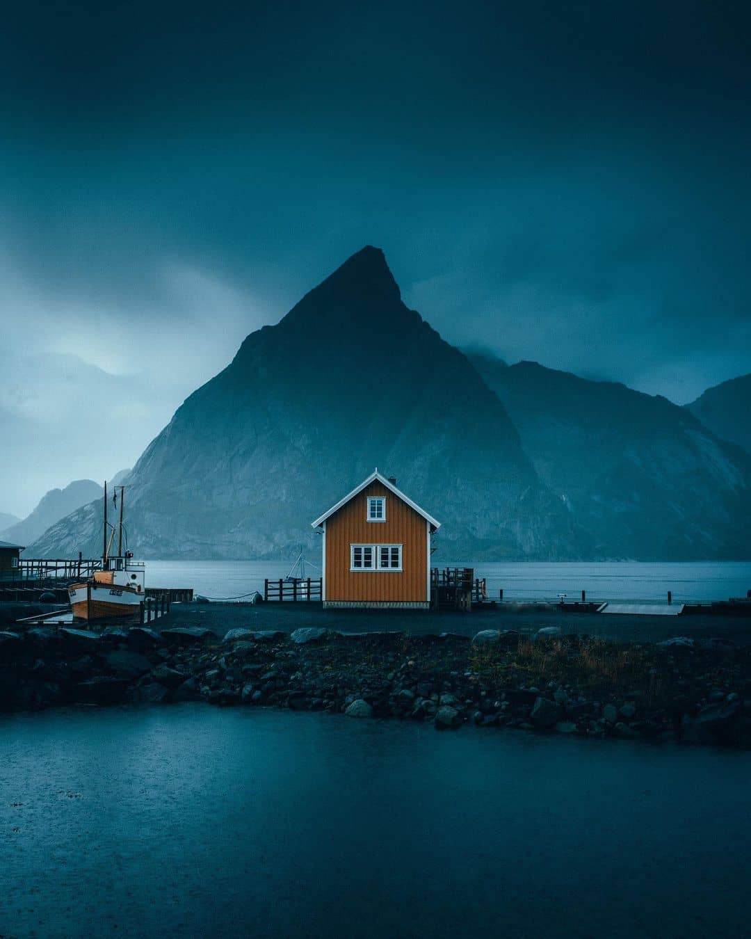 Дом не там, где вы родились, дом там, где прекратились ваши попытки к бегству.